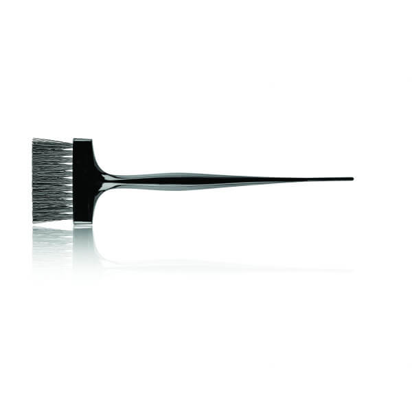 Pincel largo com cerdas de nylon macias curvas. Pincel largo com cerdas de nylon macias curvas.