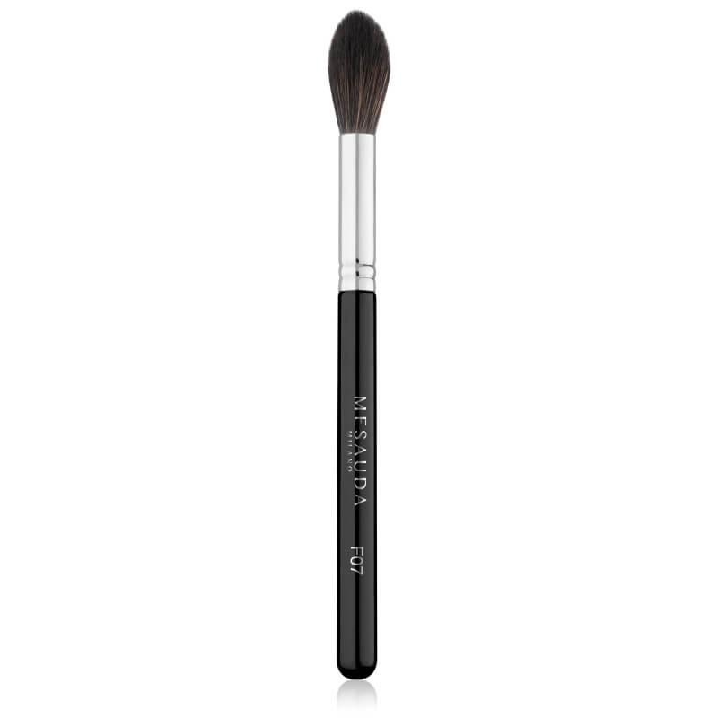 Brocha de contorno F07 Tapered Highlighter de Mesauda.