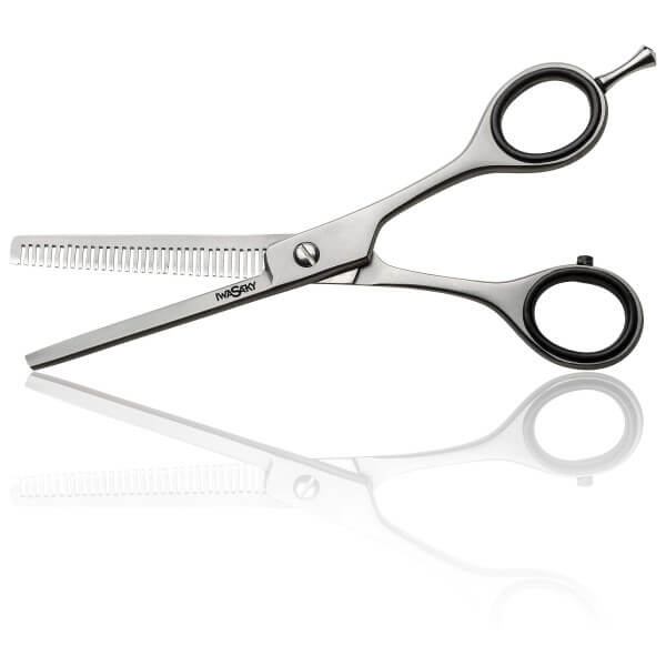 Tesoura de corte/desbaste em aço Iwasaki, 32 dentes, 6 polegadas. Tesoura de corte/desbaste em aço Iwasaki, 32 dentes, 6 polegadas.