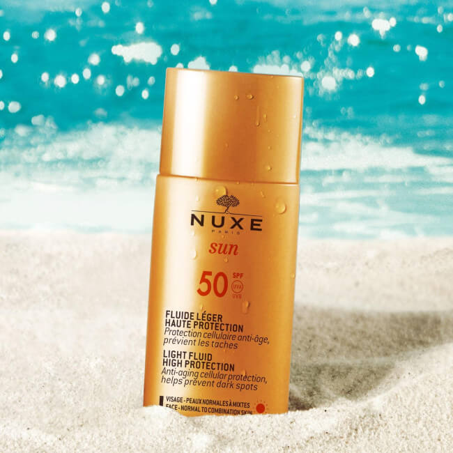 Fluido leggero ad alta protezione SPF50 NUXE Sun da 50 ml.