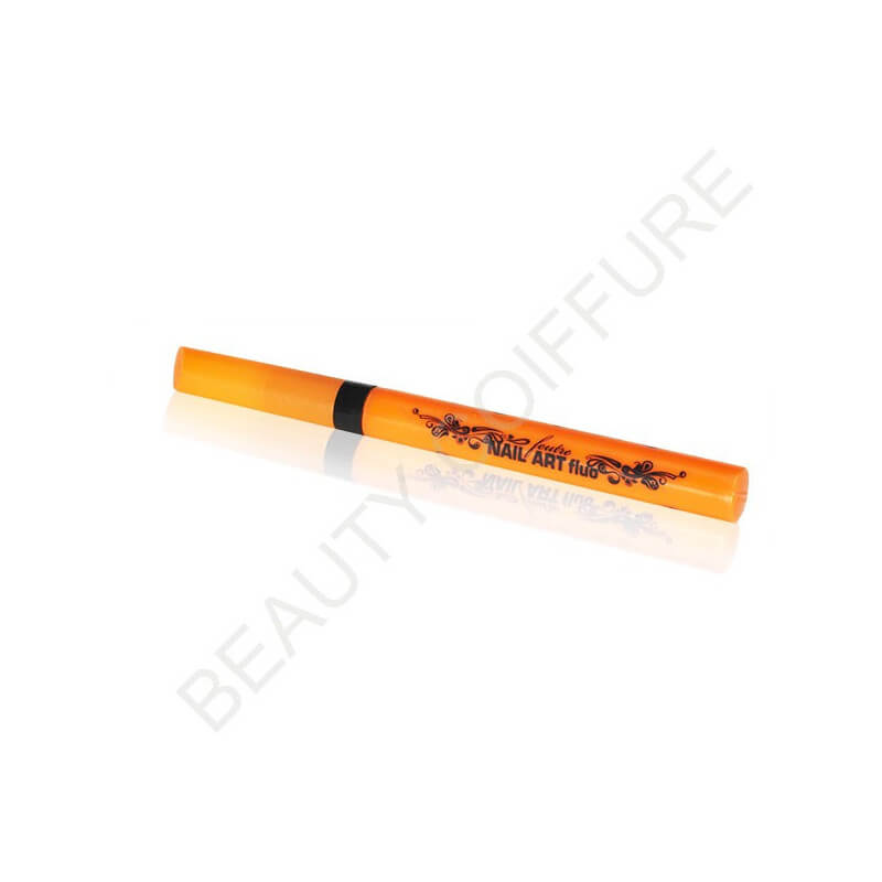 Unghie decorate con smalto arancione fluo