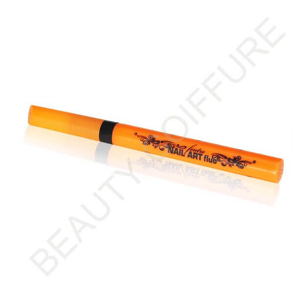 Unghie decorate con smalto arancione fluo