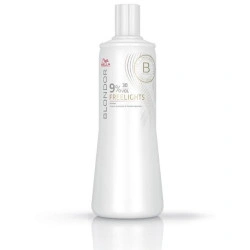 Oxydant Blondor Freelights 9% 30v 1000 ML

Ontwikkelaar Blondor Freelights 9% 30v 1000 ML
