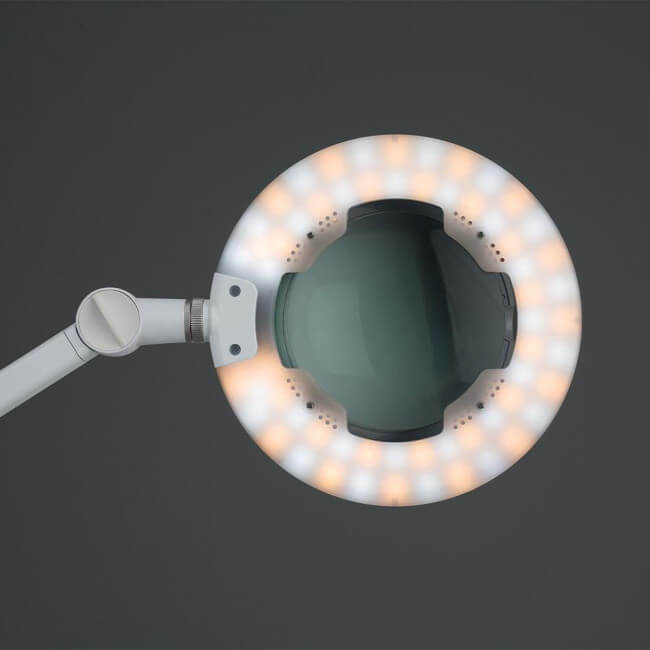 Lâmpada de aumento 5D com tecnologia LED e função touch Air.