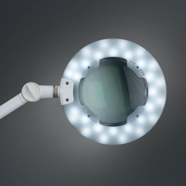 Lâmpada de aumento 5D com tecnologia LED e função touch Air.