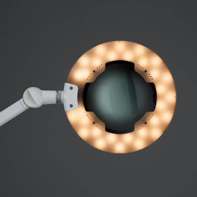 Lâmpada de aumento 5D com tecnologia LED e função touch Air.