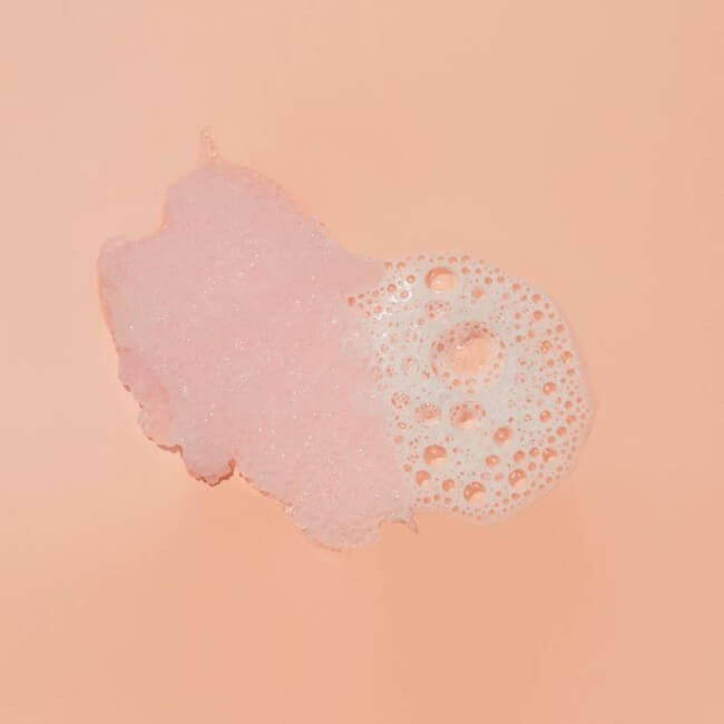 Scrub allo zucchero e doccia Bliss ai fiori floreali e detergente schiumogeno VOESH