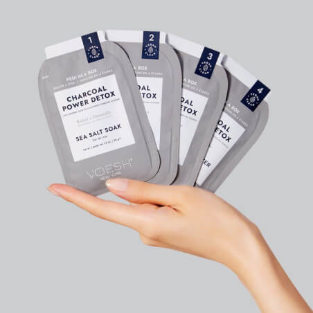 Cuidado dos pés em 4 etapas Caracoal Power Detox Pedi in Box VOESH
