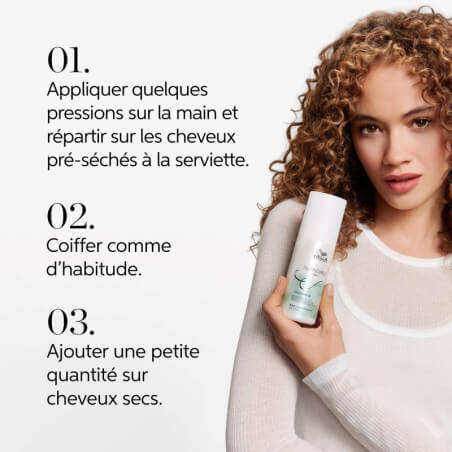 Bálsamo para definir rizos Curlixir Nutricurls de Wella de 150ML.