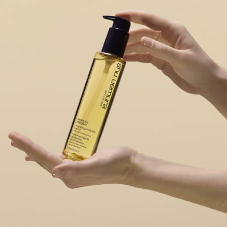 Óleo nutritivo protetor Essence Absolue Shu Uemura 150ml