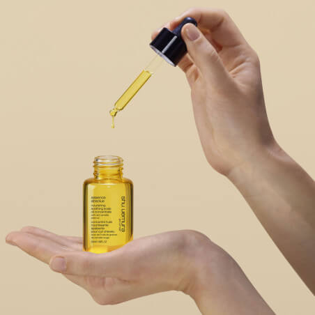 Geconcentreerd voedende en kalmerende olie Essence Absolue Shu Uemura 50 ml.