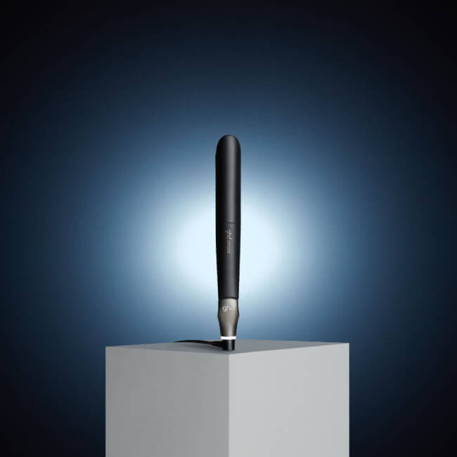 Alisador ghd Chronos preto + estojo térmico preto de oferta