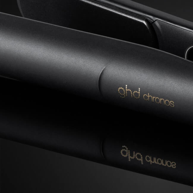 Alisador ghd Chronos preto + estojo térmico preto de oferta