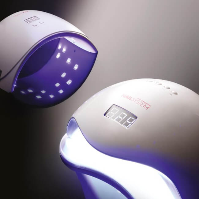 Nageldroger 36 POWER X SUN LED voor het uitharden van gel op handen en voeten.