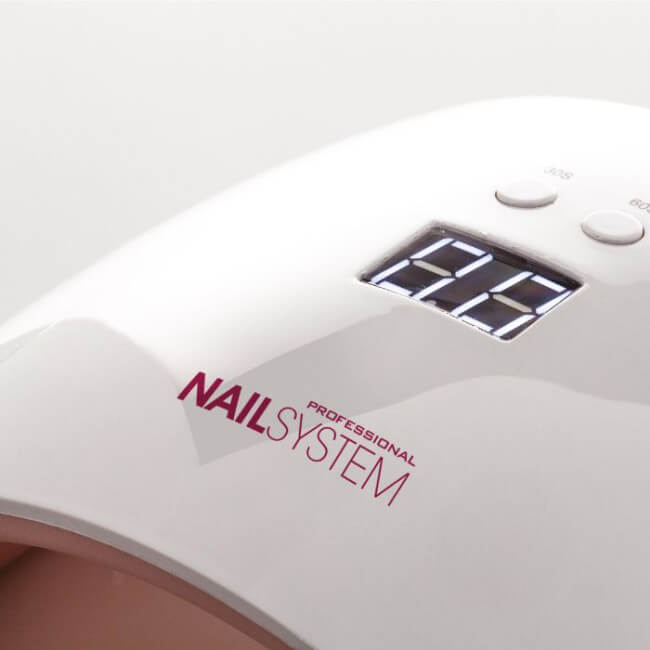 Nageldroger 36 POWER X SUN LED voor het uitharden van gel op handen en voeten.