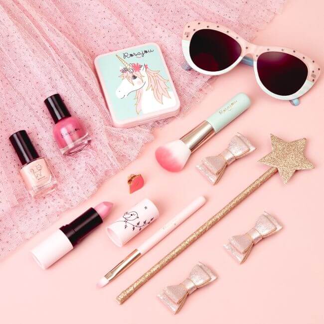 Make-up-Set mit Lippenstift und 2 Nagellacken von Rosajou.