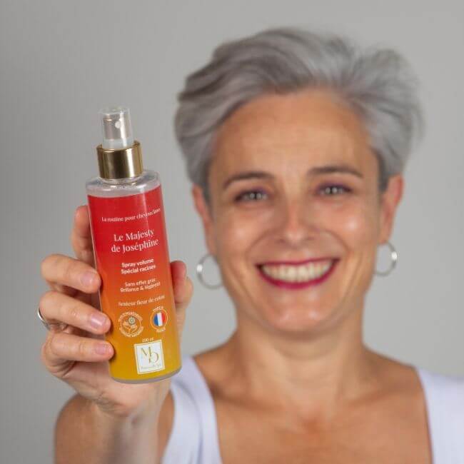 Volume de spray para raízes "Le Majesty" de Joséphine Mademoiselle Gold 200ML