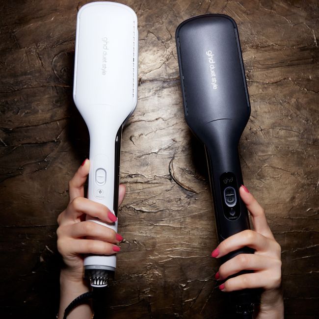 Set met ghd stijltang en föhn Duet Style in het zwart & gladmakende olie Sleek Talker.