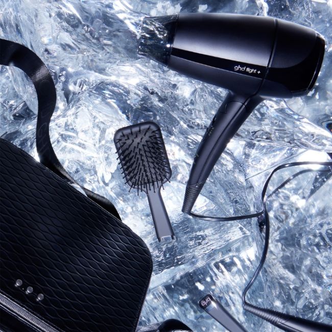Luxe reisset met de ghd Flight reisföhn +
