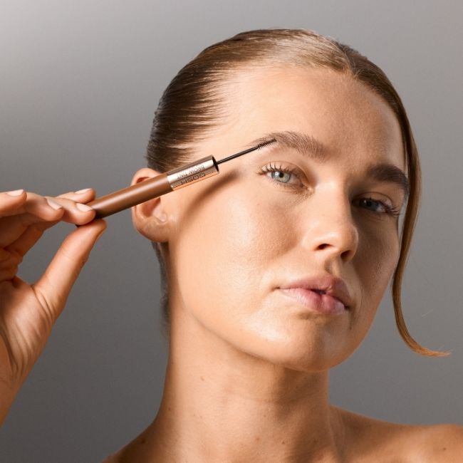 Delineador de caneta + Gel de Tintura de Sobrancelhas Semi Permanente Brow Tint 001 Castanho Claro Gosh 2,9g