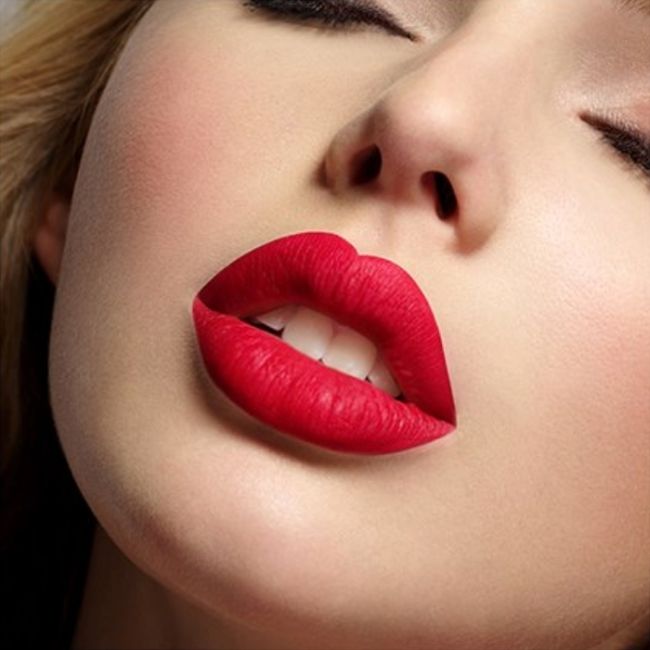 Matte My Life n°05 Red Kiss vloeibare matte lippenstift Fashion Make Up