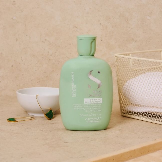 Gentle balancing shampoo for oily scalp Scalp Semi Di Lino 250ml