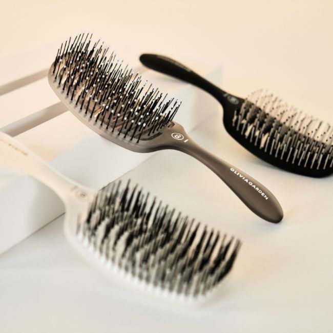Brosse Essential Care Flex pour cheveux medium Ice Grey Olivia Garden