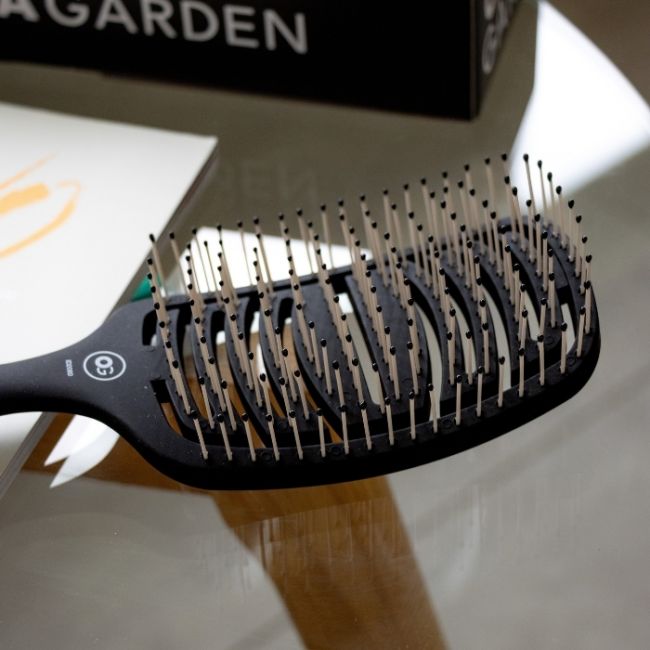 Brosse Essential Care Flex pour cheveux épais Matt Black Olivia Garden