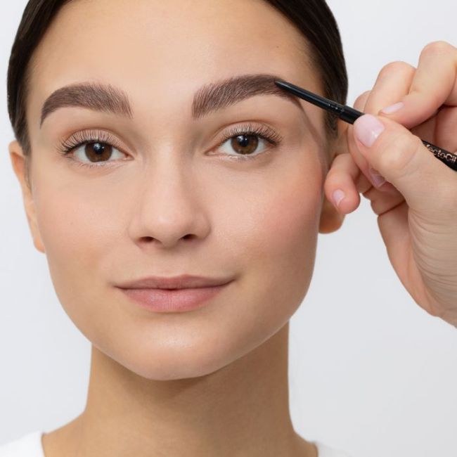 Matita per sopracciglia con tonalità di pennello n° 03 Marrone scuro RefectoCil