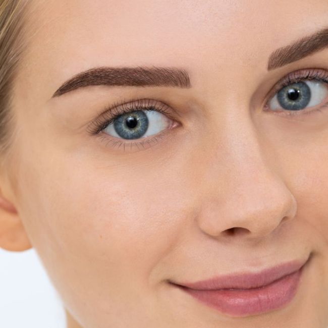 Matita per sopracciglia con tonalità di pennello n° 03 Marrone scuro RefectoCil