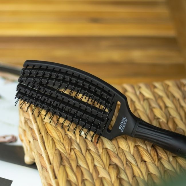 Brosse Fingerbrush Care Iconic Double poils black taille M Olivia Garden