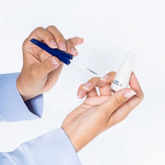 Vernis Bord parfait de l'ongle White Or Without Herôme 10ml